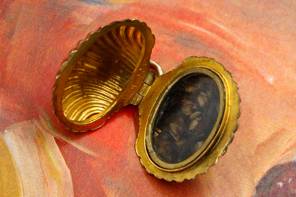 Victorian Seashell Locket