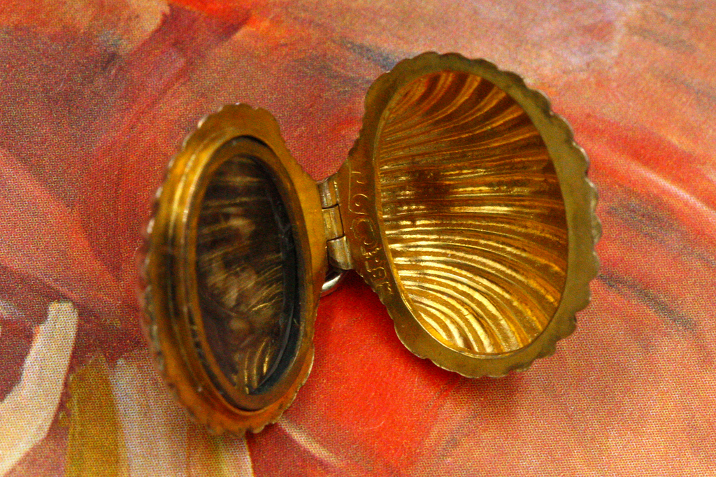 Victorian Seashell Locket